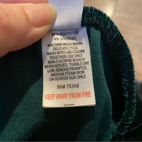 CAMILLA Girls Baby 2-Piece Green Velvet Ruffled Dress Size 24M - Picture 6 of 7